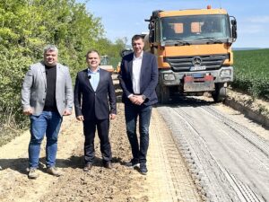 Почела изградња пешачко-бициклистичке стазе од центра Руме до центра Врдника