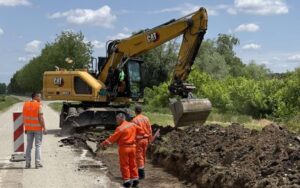 Обећање Вучића се испуњава: Почели радови на реконструкцији путева у Шиду